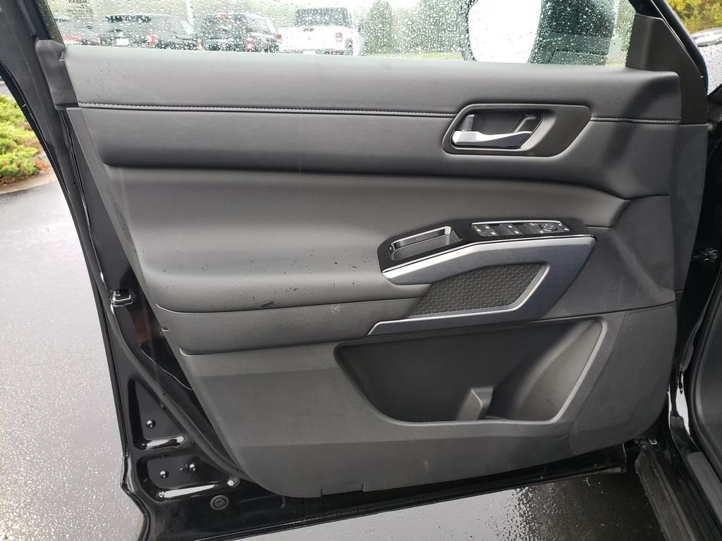 new 2025 Nissan Pathfinder car, priced at $39,906