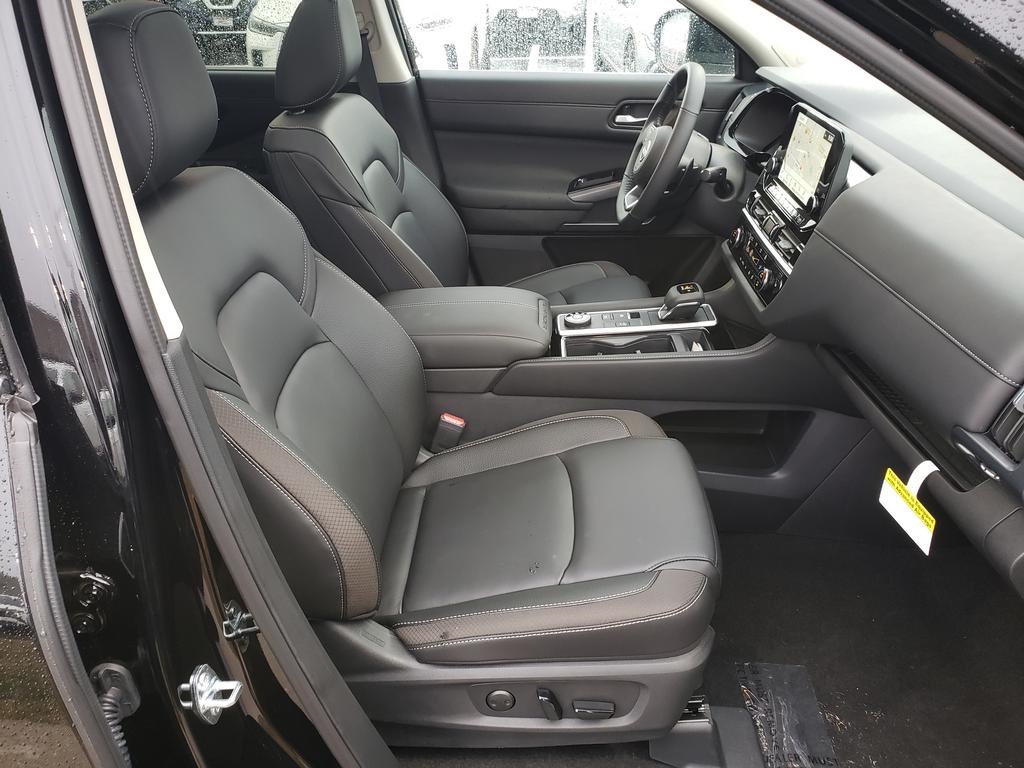 new 2025 Nissan Pathfinder car, priced at $39,906