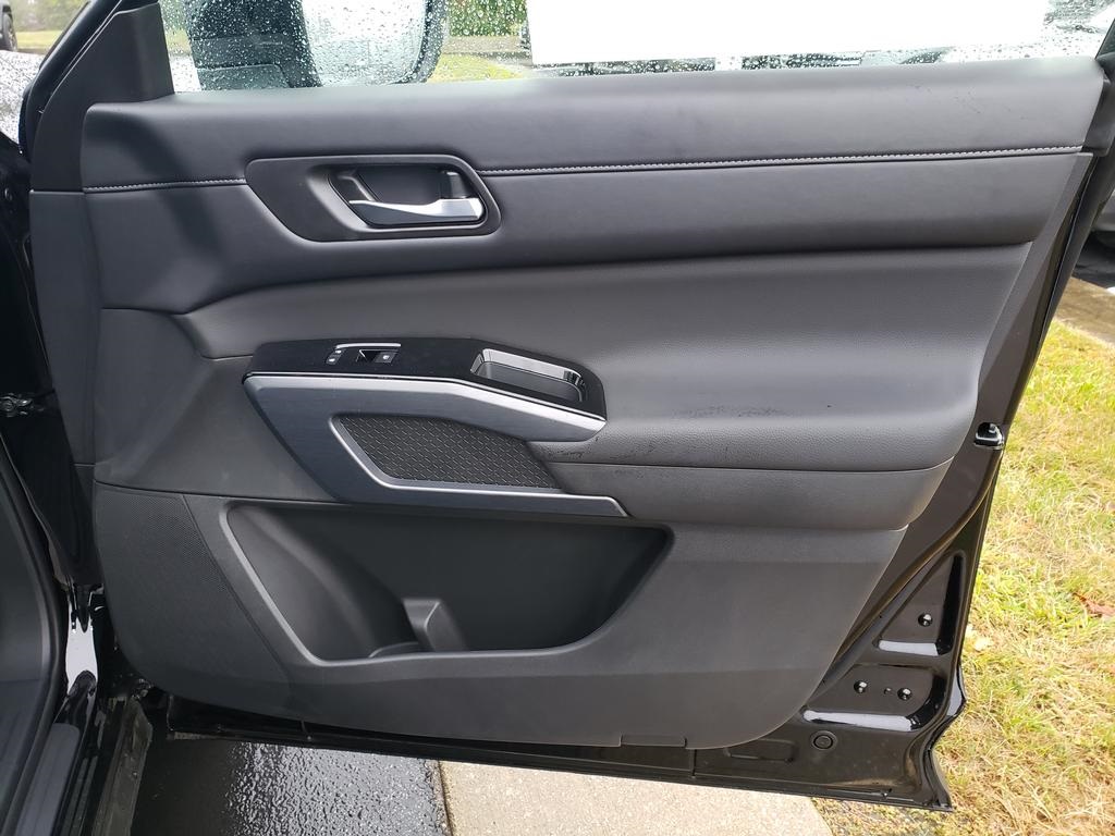 new 2025 Nissan Pathfinder car, priced at $39,906