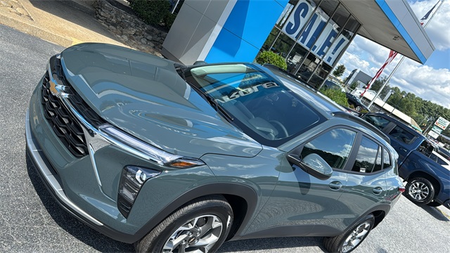 new 2025 Chevrolet Trax car, priced at $25,485