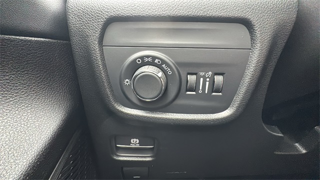 new 2025 Jeep Grand Cherokee car, priced at $41,648