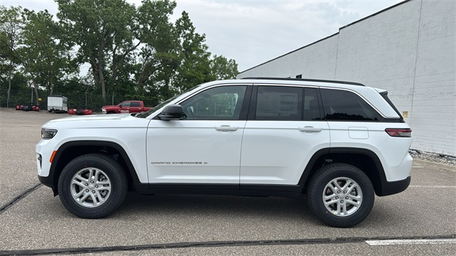 new 2025 Jeep Grand Cherokee car, priced at $41,648