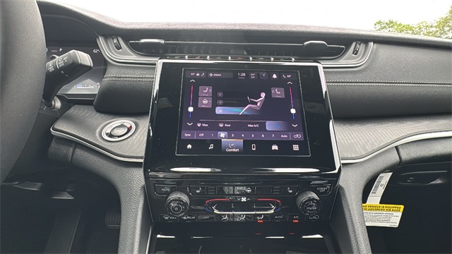 new 2025 Jeep Grand Cherokee car, priced at $41,648