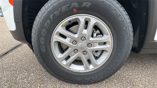 new 2025 Jeep Grand Cherokee car, priced at $41,648