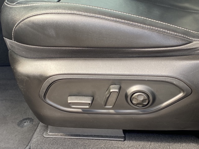 used 2022 Jeep Grand Cherokee car, priced at $29,878