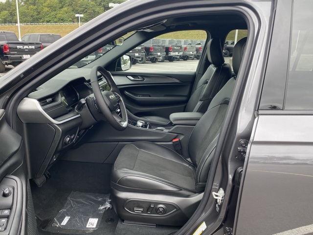 new 2025 Jeep Grand Cherokee L car, priced at $39,891