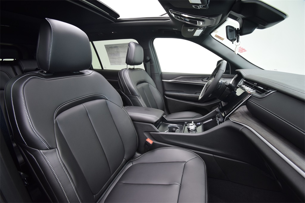 new 2025 Jeep Grand Cherokee L car, priced at $50,776