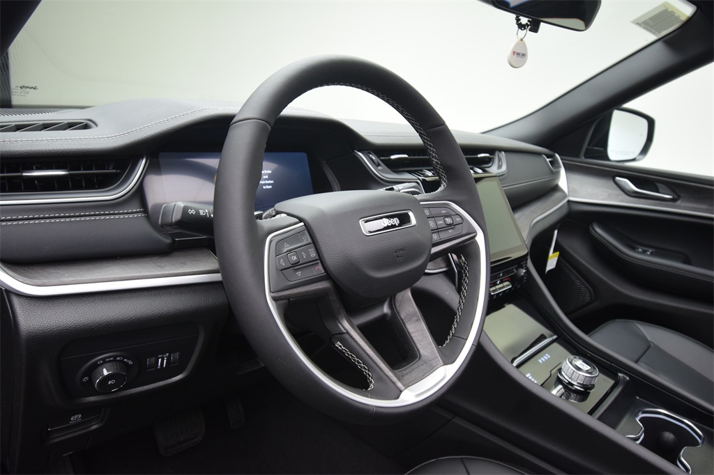 new 2025 Jeep Grand Cherokee L car, priced at $50,776