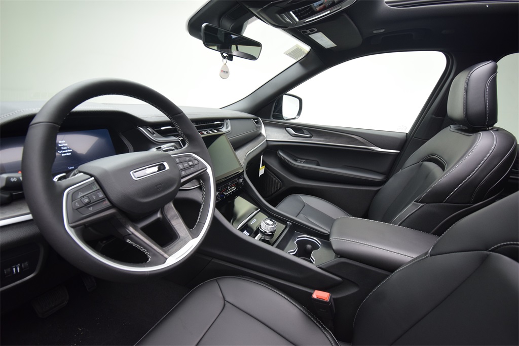 new 2025 Jeep Grand Cherokee L car, priced at $50,776
