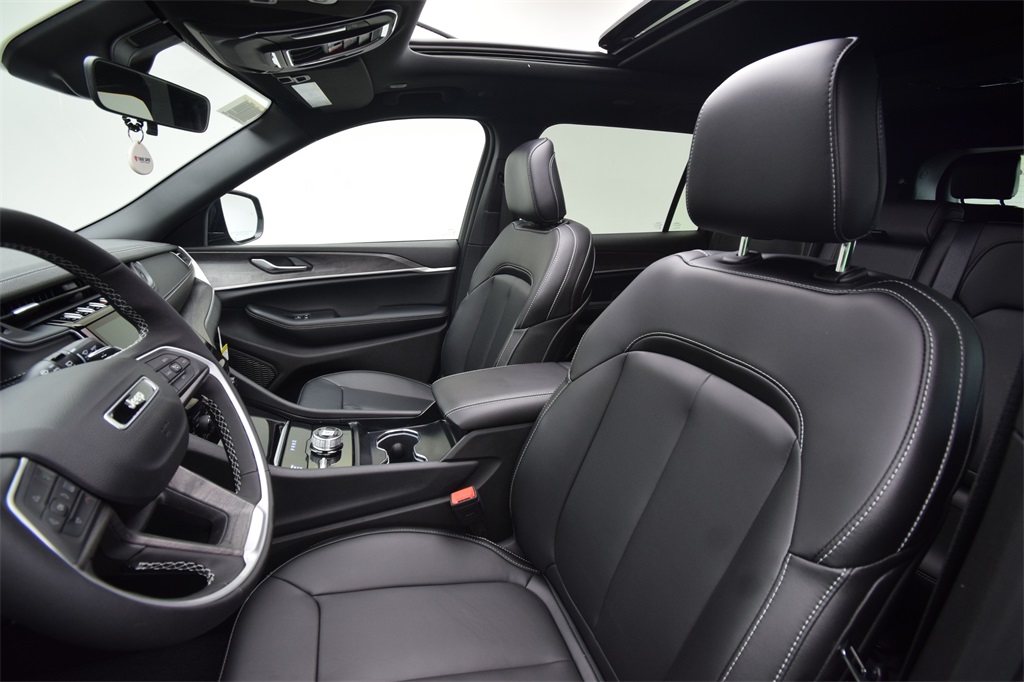 new 2025 Jeep Grand Cherokee L car, priced at $50,776