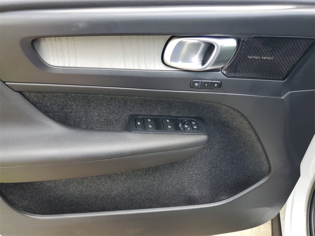 used 2023 Volvo XC40 car, priced at $29,994