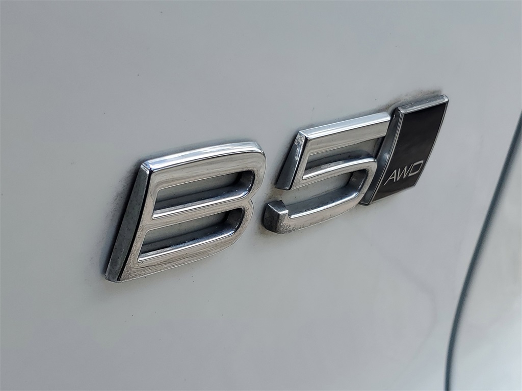 used 2023 Volvo XC40 car, priced at $29,994