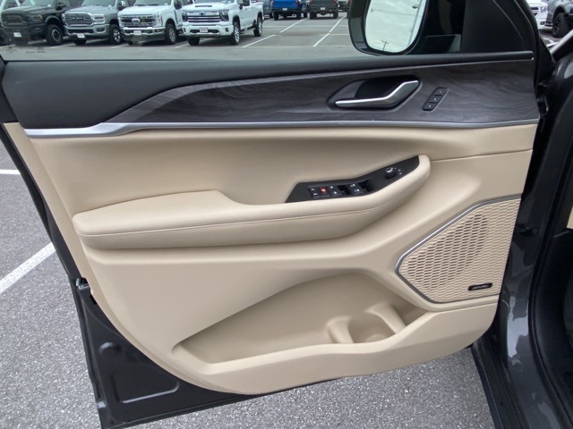 used 2022 Jeep Grand Cherokee car, priced at $28,987