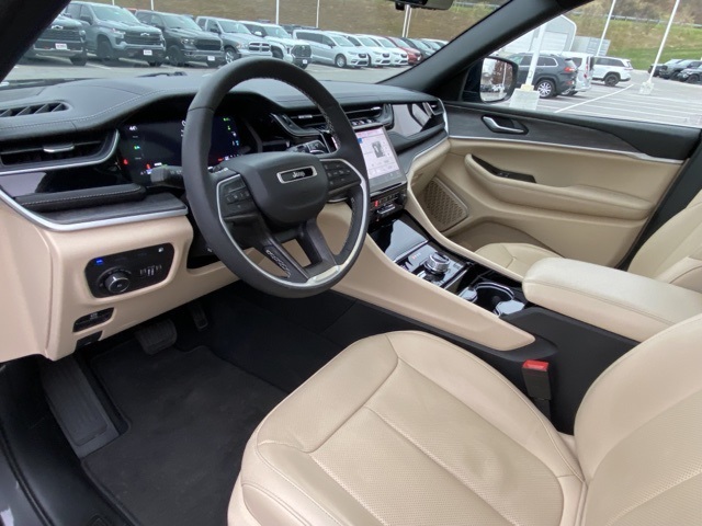 used 2022 Jeep Grand Cherokee car, priced at $28,987