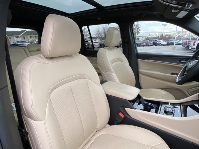 used 2022 Jeep Grand Cherokee car, priced at $28,987