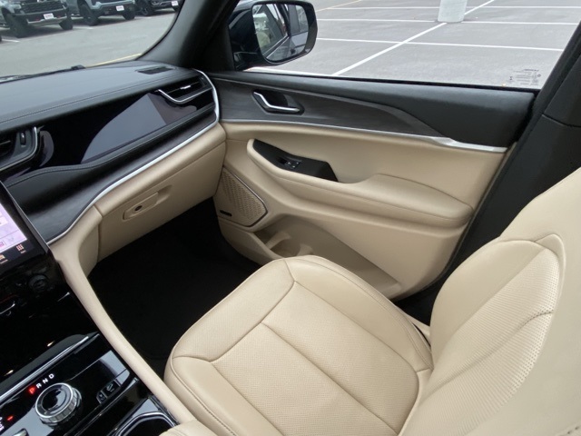 used 2022 Jeep Grand Cherokee car, priced at $28,987