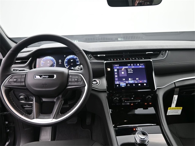 new 2025 Jeep Grand Cherokee car, priced at $38,999