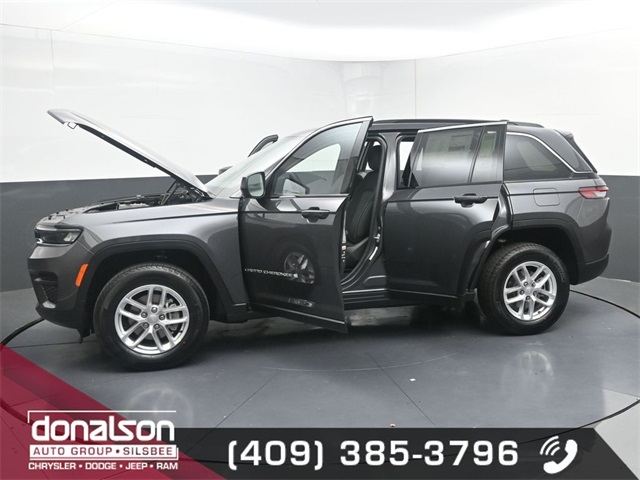 new 2025 Jeep Grand Cherokee car, priced at $38,999