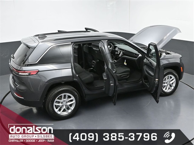 new 2025 Jeep Grand Cherokee car, priced at $38,999