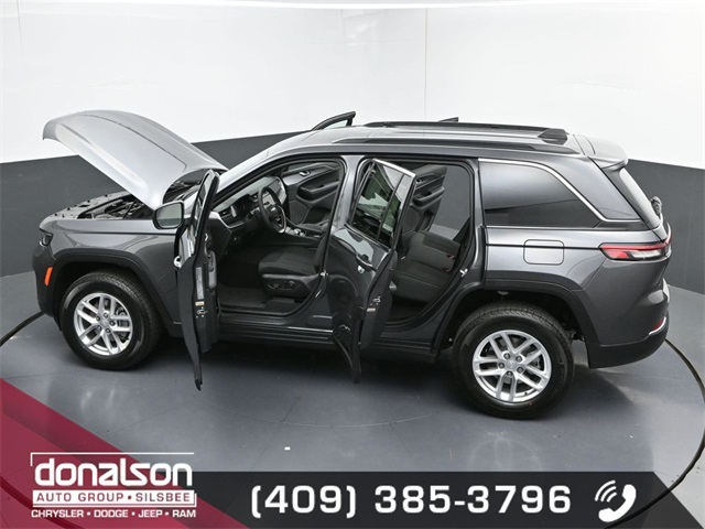 new 2025 Jeep Grand Cherokee car, priced at $38,999