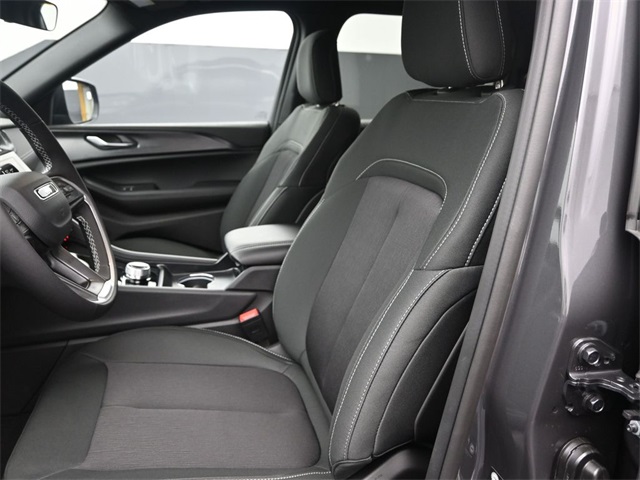 new 2025 Jeep Grand Cherokee car, priced at $38,999