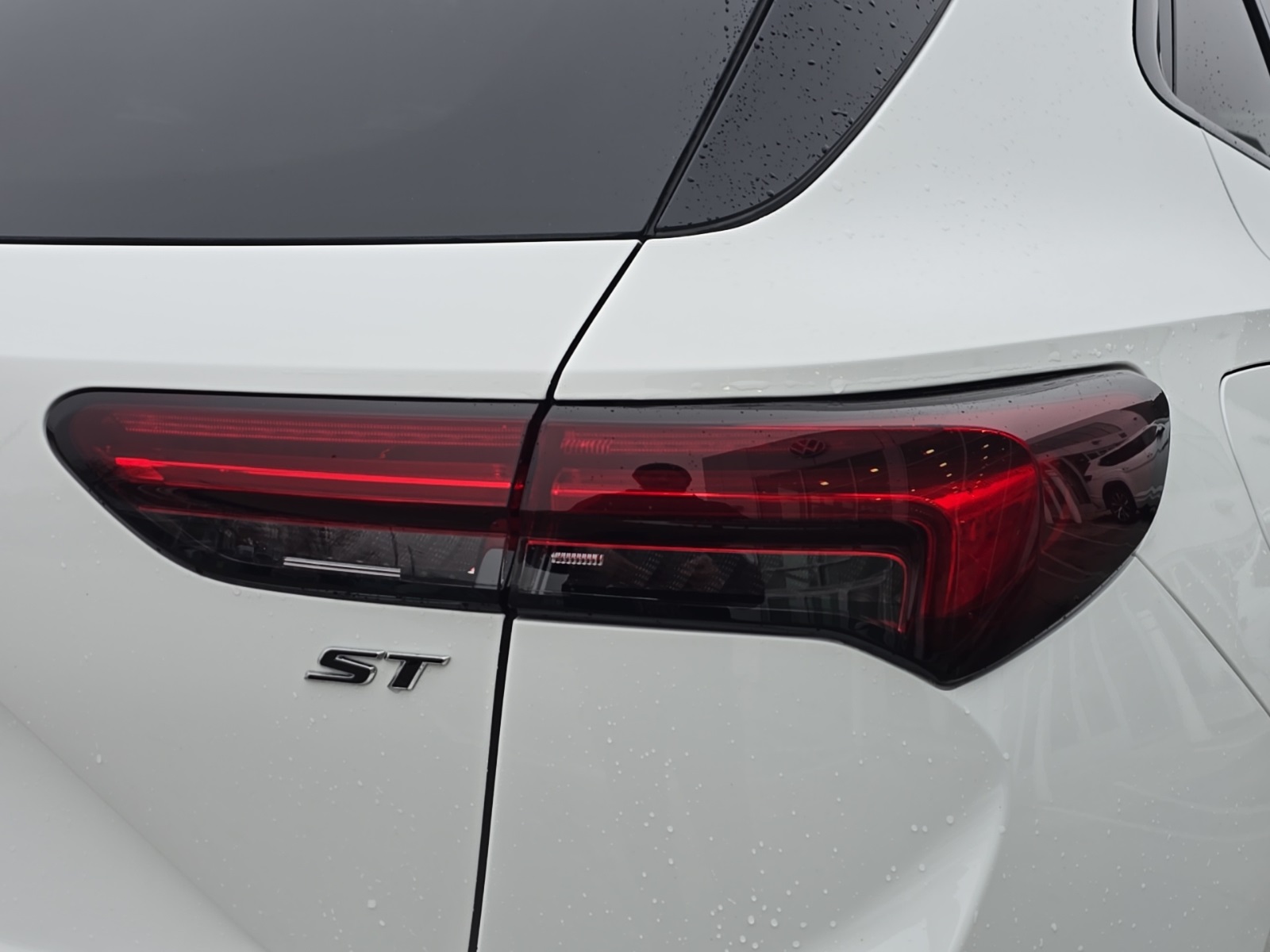 used 2023 Buick Envision car, priced at $28,000