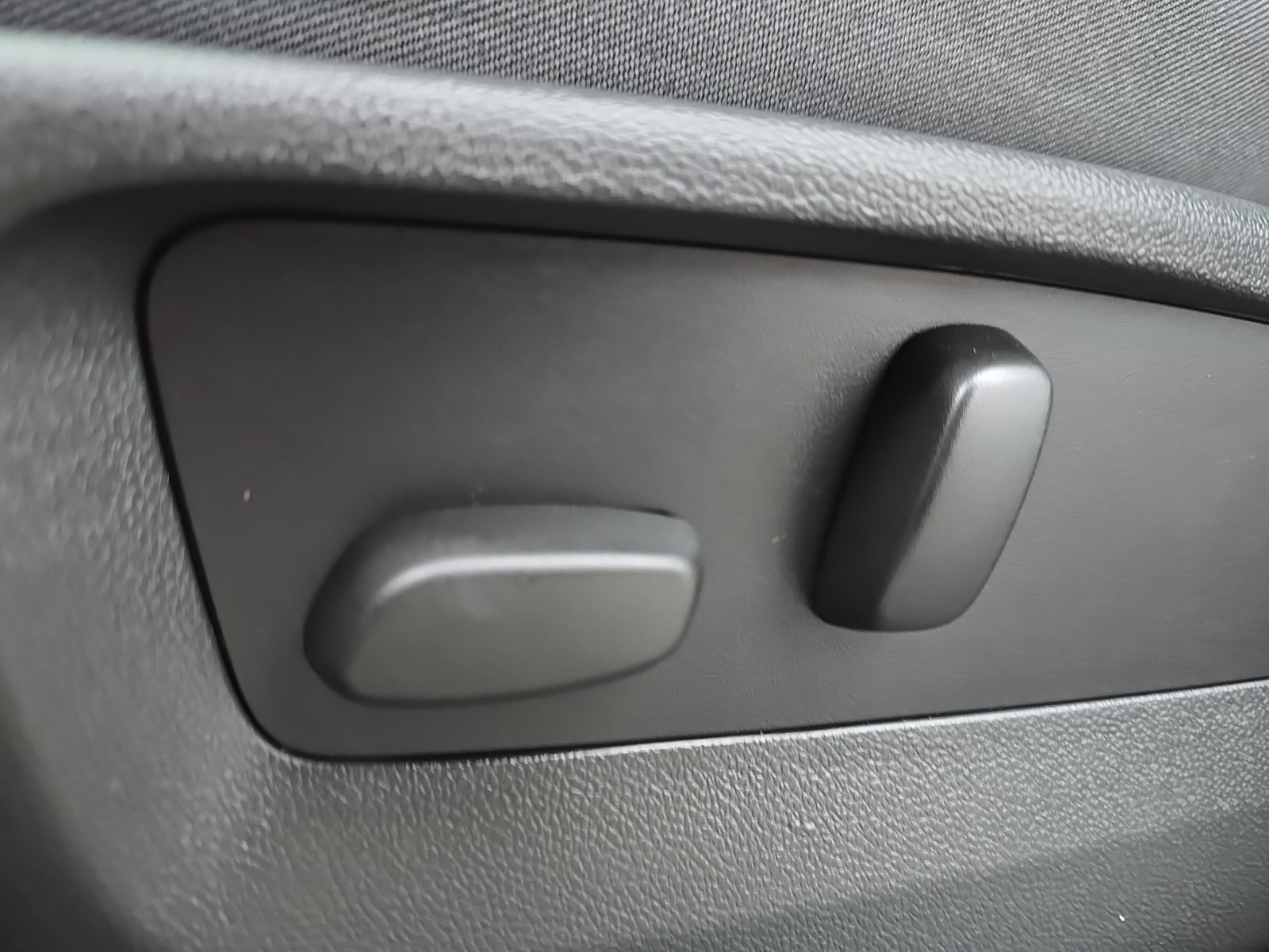 used 2023 Buick Envision car, priced at $28,000