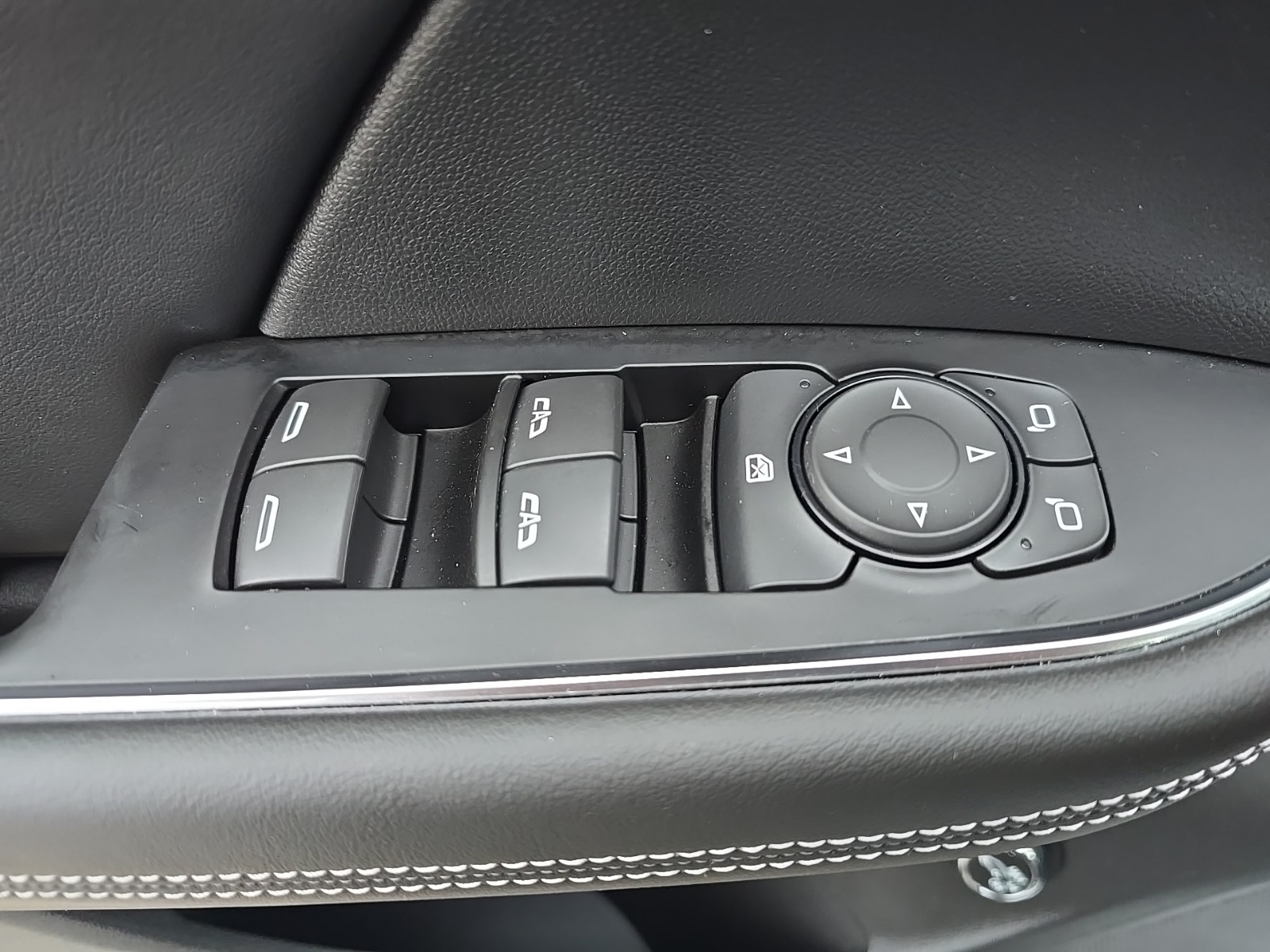 used 2023 Buick Envision car, priced at $28,000