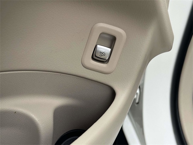 used 2022 Mercedes-Benz GLC car, priced at $38,991