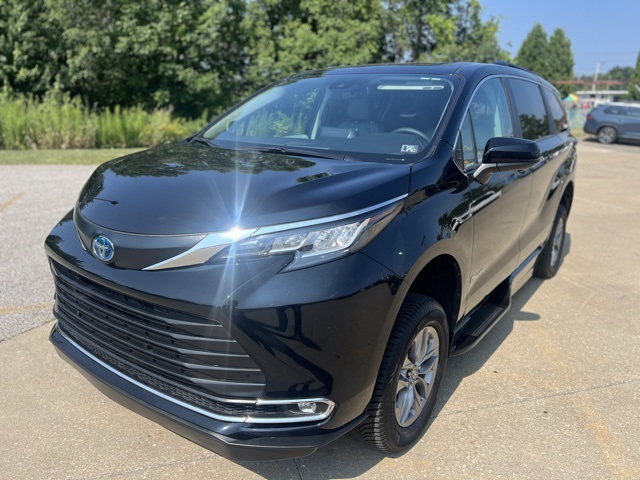 used 2023 Toyota Sienna car, priced at $78,903
