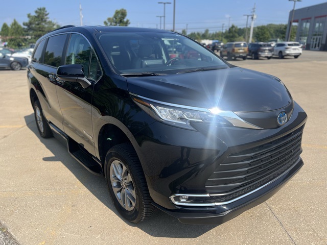 used 2023 Toyota Sienna car, priced at $78,903