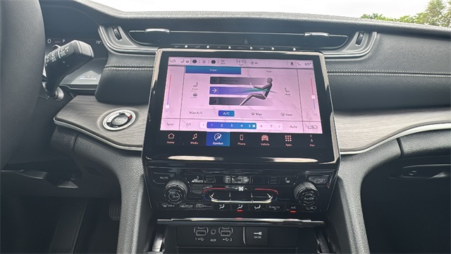 new 2025 Jeep Grand Cherokee L car, priced at $48,215