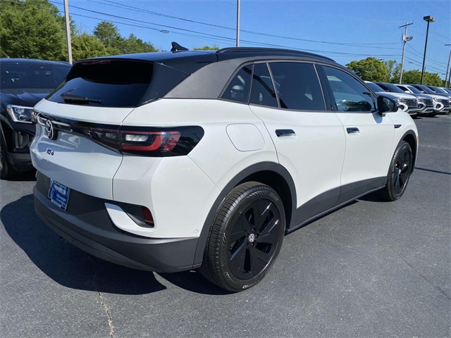 new 2025 Volkswagen ID.4 car, priced at $60,611