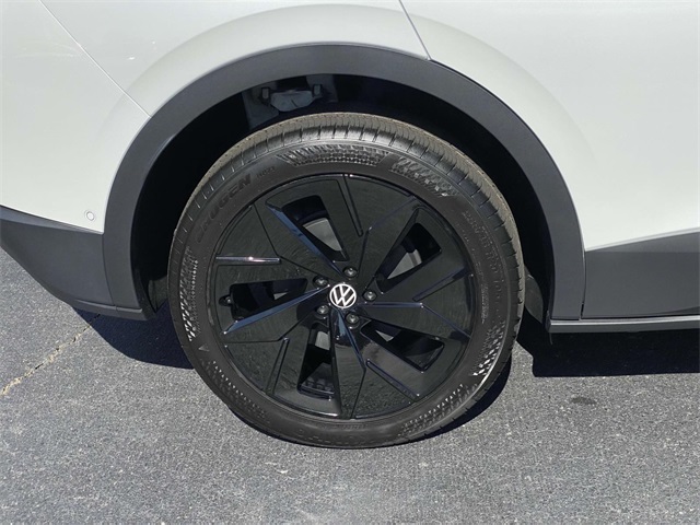 new 2025 Volkswagen ID.4 car, priced at $60,611