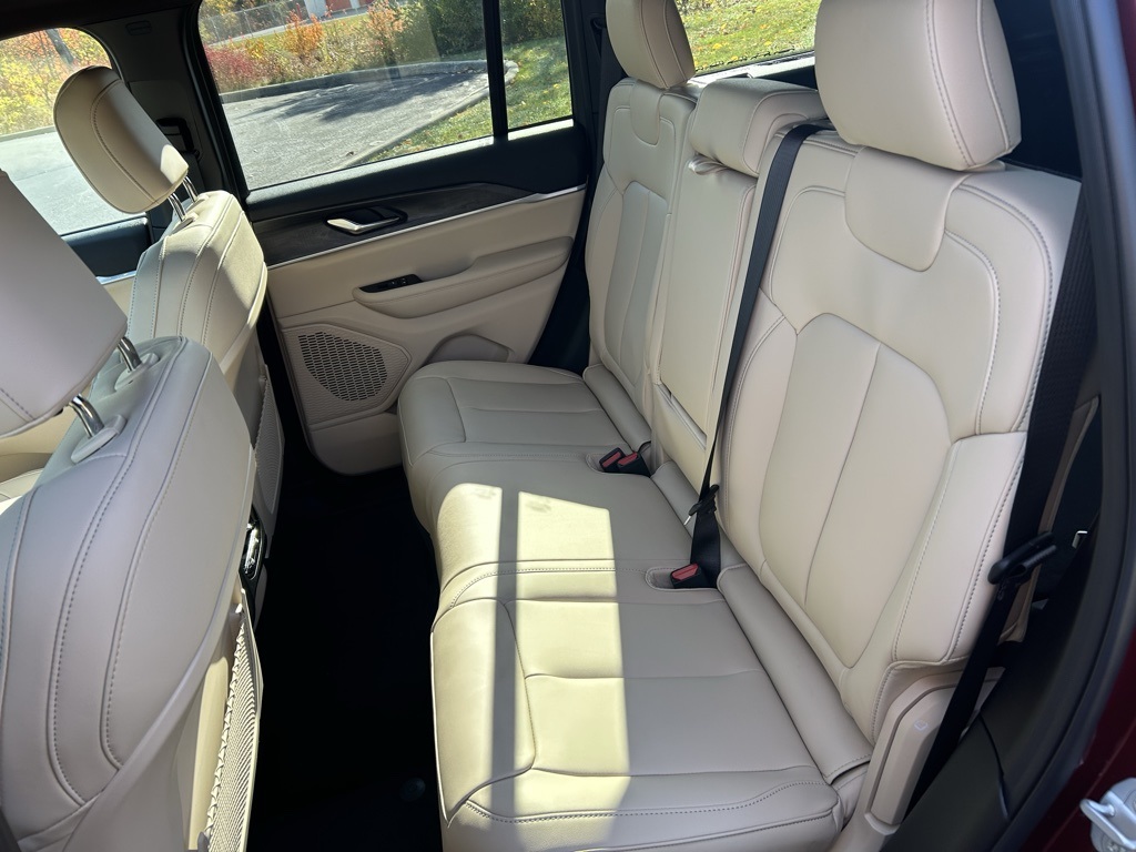 new 2025 Jeep Grand Cherokee car, priced at $46,240