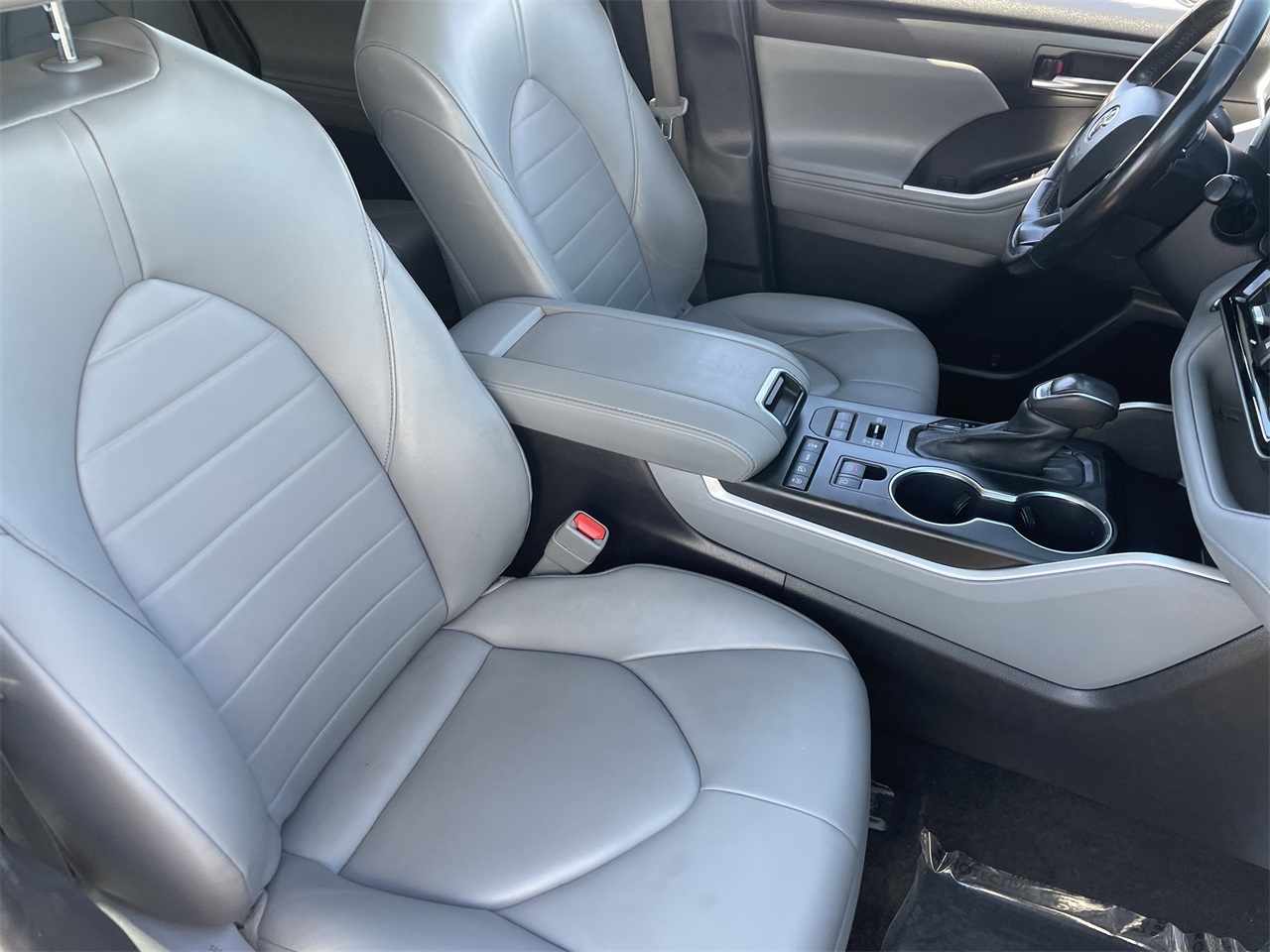 used 2022 Toyota Highlander car, priced at $31,783