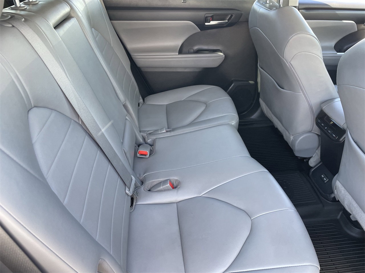 used 2022 Toyota Highlander car, priced at $31,783