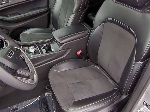 used 2024 Jeep Grand Cherokee car, priced at $32,911