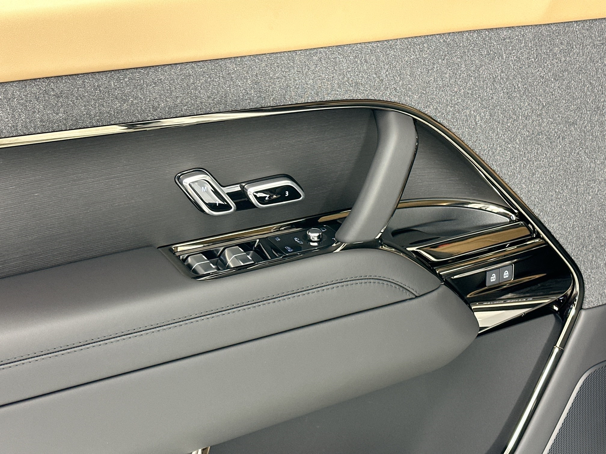 new 2025 Land Rover Range Rover Sport car, priced at $105,780