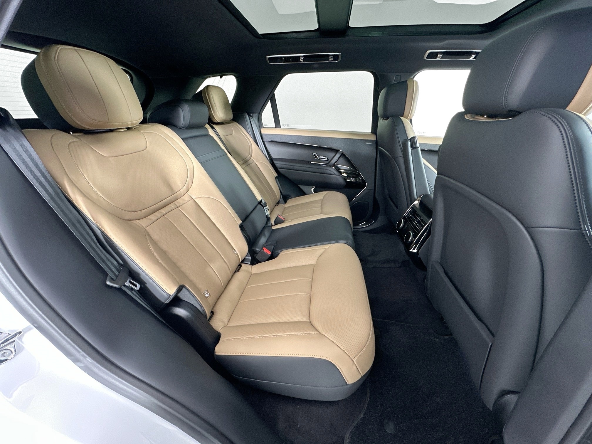 new 2025 Land Rover Range Rover Sport car, priced at $105,780