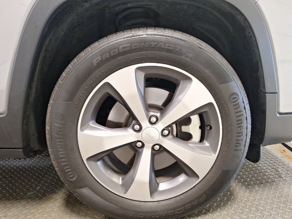 used 2021 Jeep Cherokee car, priced at $23,292