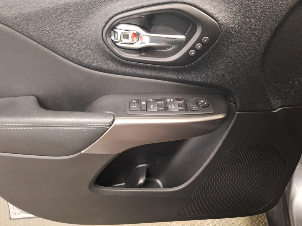 used 2021 Jeep Cherokee car, priced at $23,292