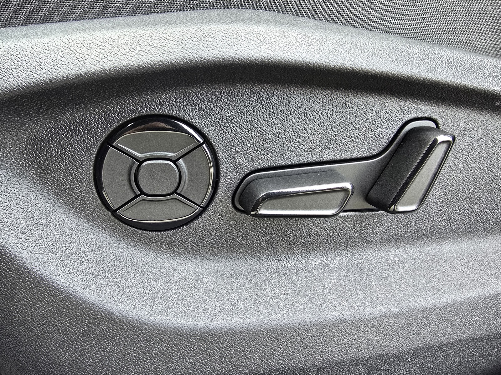 new 2026 Volkswagen Tiguan car, priced at $38,894