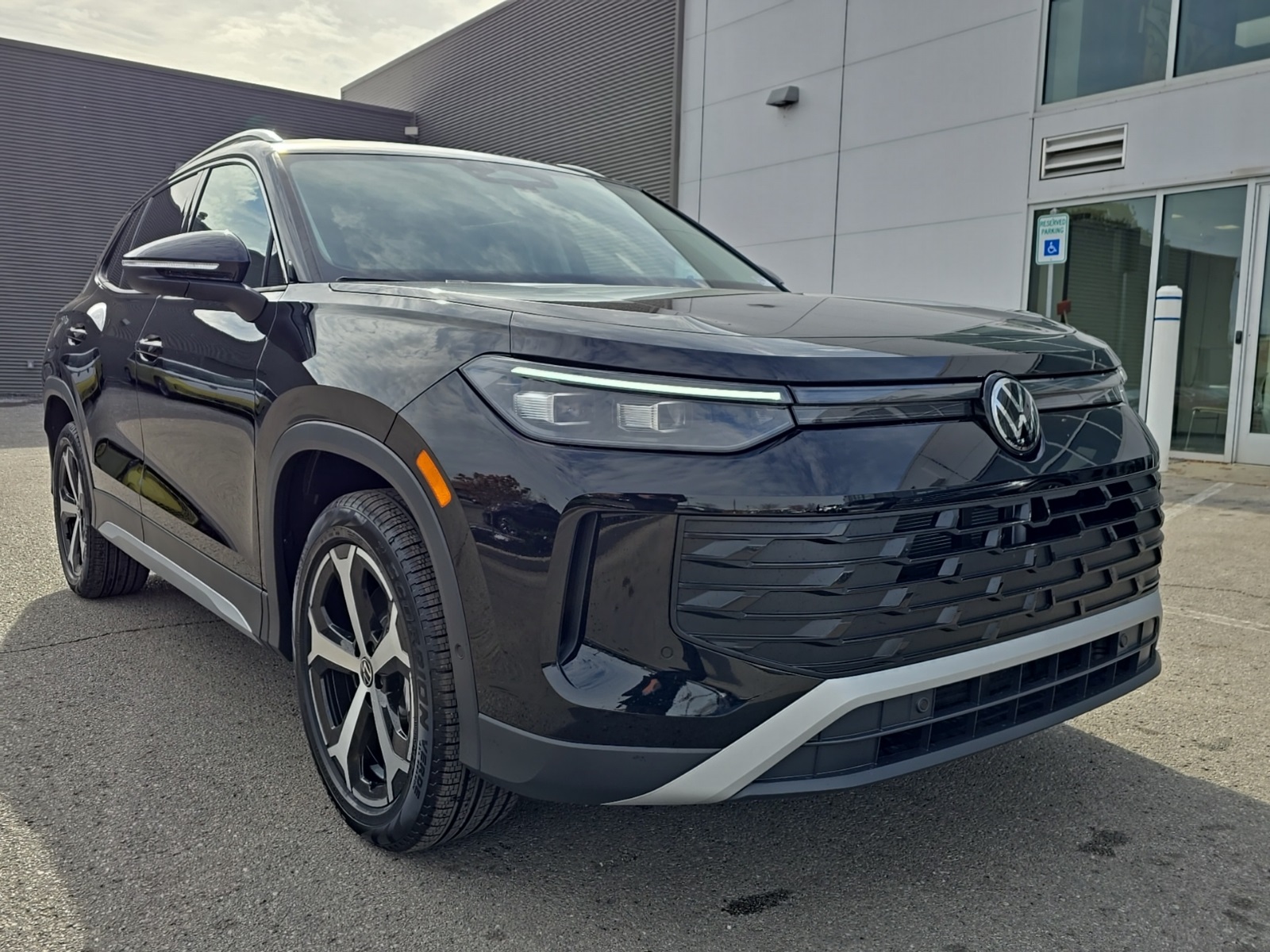 new 2026 Volkswagen Tiguan car, priced at $38,894