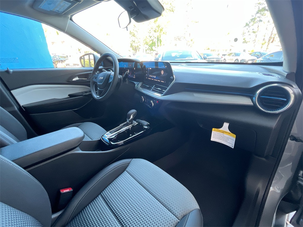 new 2025 Chevrolet Trax car, priced at $23,342