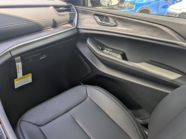 new 2025 Jeep Grand Cherokee car, priced at $44,730