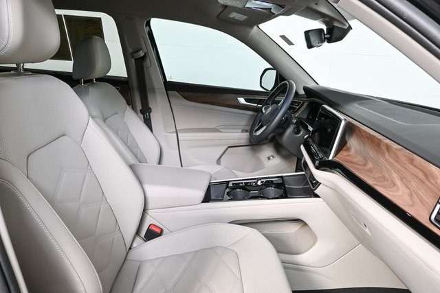 used 2024 Volkswagen Atlas car, priced at $32,200