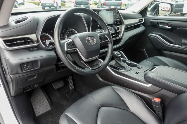used 2022 Toyota Highlander car, priced at $39,000