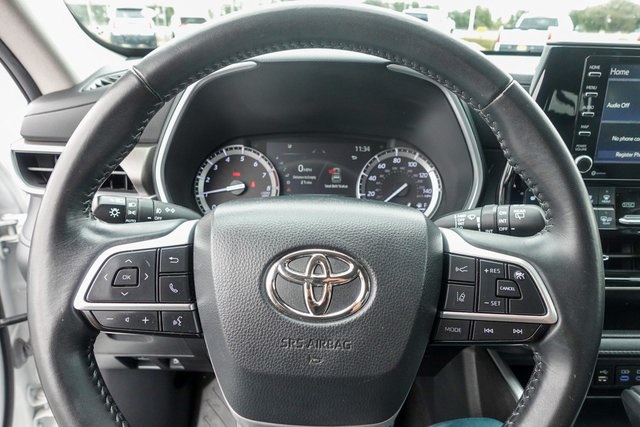 used 2022 Toyota Highlander car, priced at $39,000