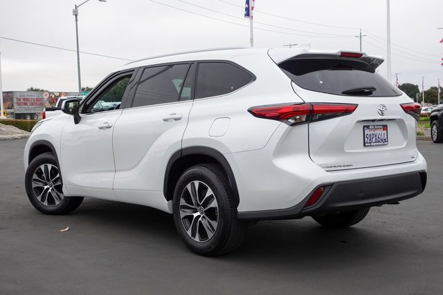 used 2022 Toyota Highlander car, priced at $39,000